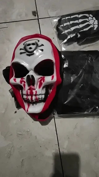 Grimora Set schedelmasker met handschoenen en cape www.middo.nl