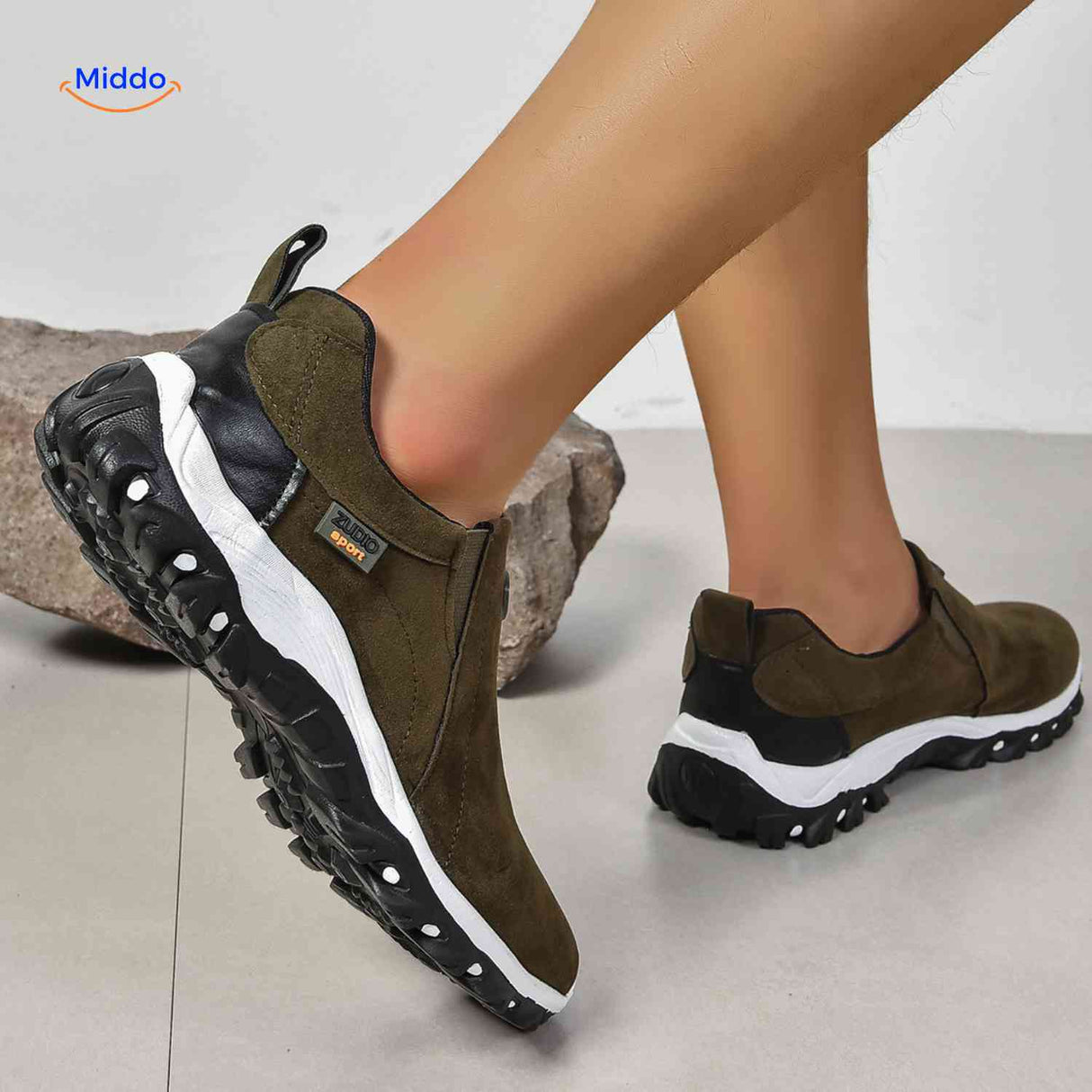 heren olijfgroene casual sneakers paar aanzicht ademend bovenwerk lichtgewicht wandelschoenen www.middo.nl