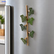 IvyFlex groene klimoprank met zes bladeren op een koelkast