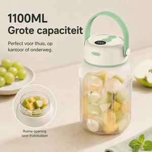 JuiceX blender met een ruime inhoud van 1100 ml en brede opening voor grotere stukken fruit.