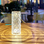 Kristallen tafellamp met speciale 3D-technologie, elegante look.