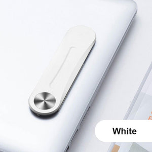 Magnetische witte clip bevestigd aan een laptop