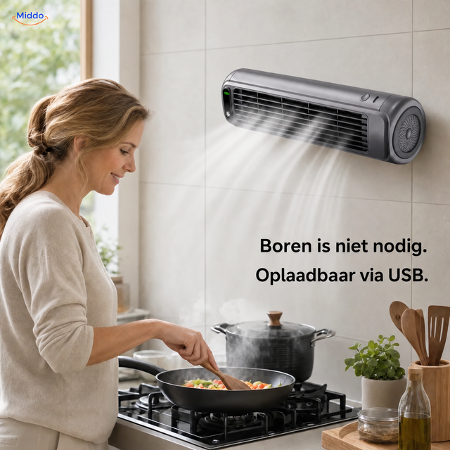 BreezeFlex oplaadbare wandventilator: grijs model aan de keukenmuur naast een vrouw.