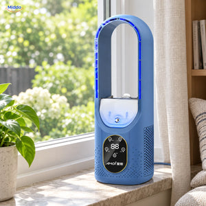 BreezeLite USB-bureauventilator: blauw model op een vensterbank.