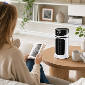 BreezeMist USB-tafelventilator met verneveling: vrouw leest een boek naast de ventilator.
