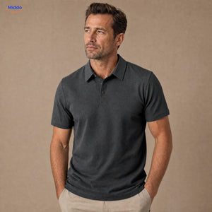 BreezeWear herenpolo met korte mouwen: donkergrijs model gedragen door een man.