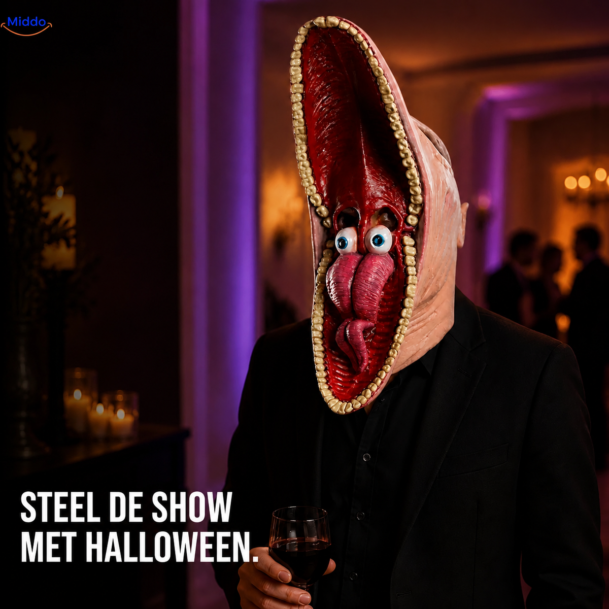 MaitlandMorph Halloween-masker van latex: man draagt het Barbara-masker met open mond.