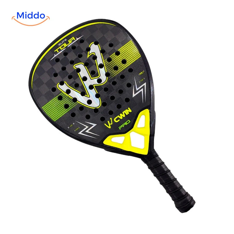 ProStrike padelracket: zwart model met gele accenten schuin van voren.