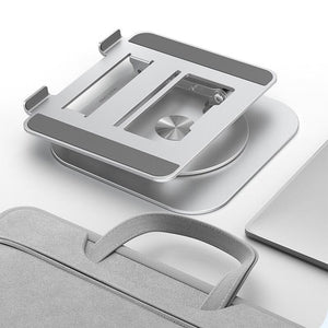 Opvouwbare laptopstandaard naast tas en laptop op wit oppervlak.