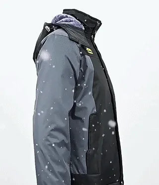 Coldura Jas waterdichte outdoorjas zijaanzicht capuchon detail www.middo.nl