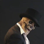 Realistisch Halloween kostuum met hoed en draaiend hoofd.