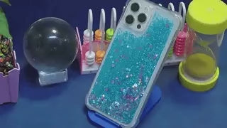 GlowSand Telefoonhoesje met blauw roze glitter vloeistof opstelling www.middo.nl