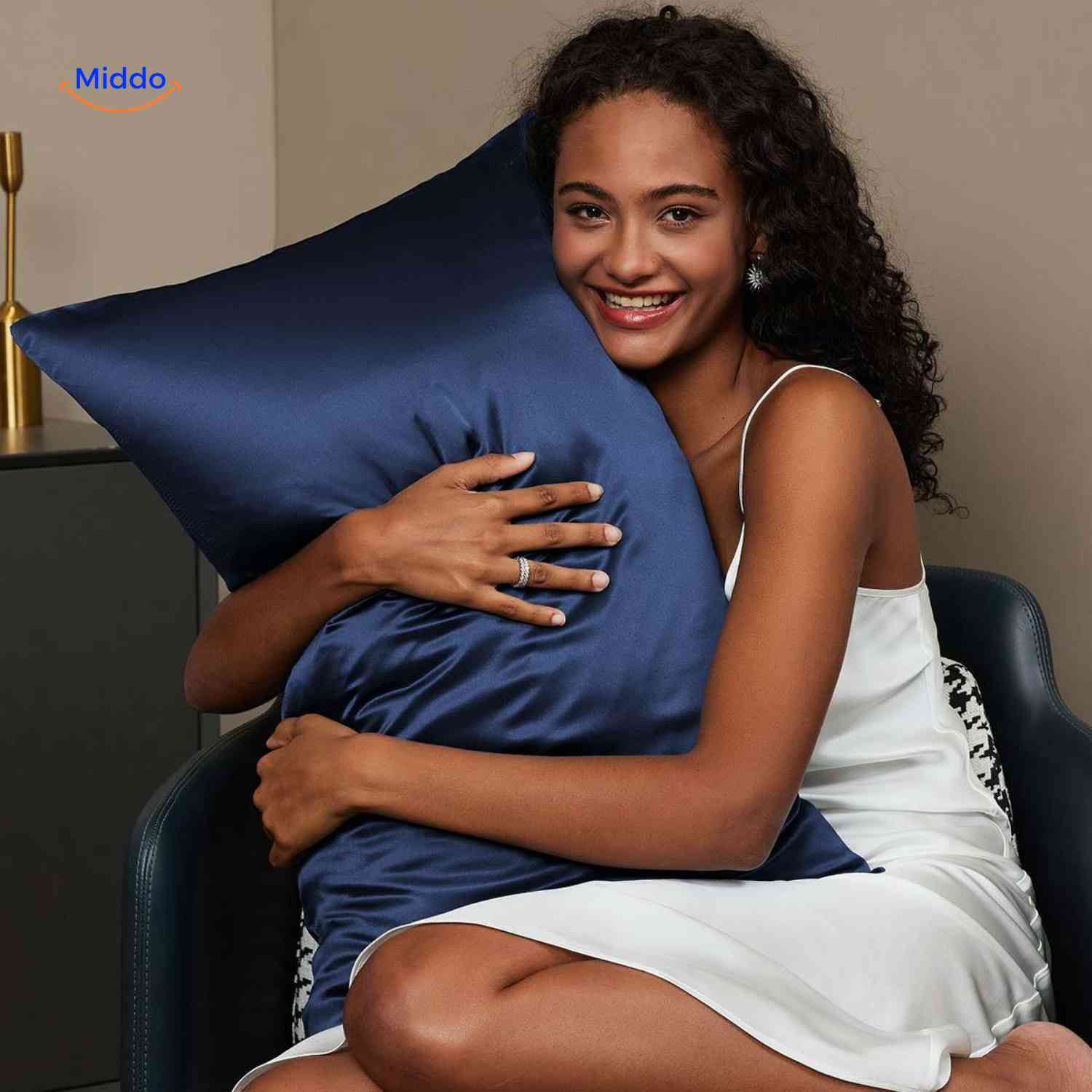 silkora kussensloop donkerblauw satijn pillowcasewww.middo.nl