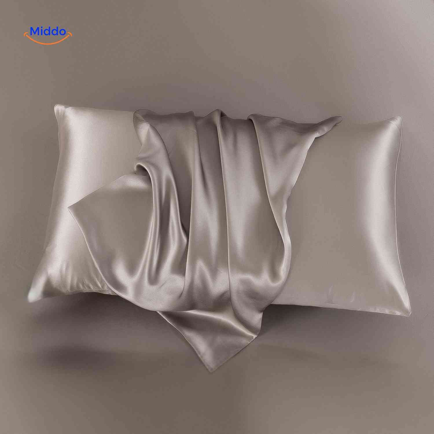 silkora kussensloop taupe satijn kussensloopwww.middo.nl