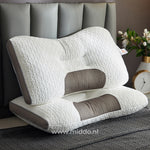 DreamGuard Pro neksteunkussen in een opgemaakte slaapkamer.