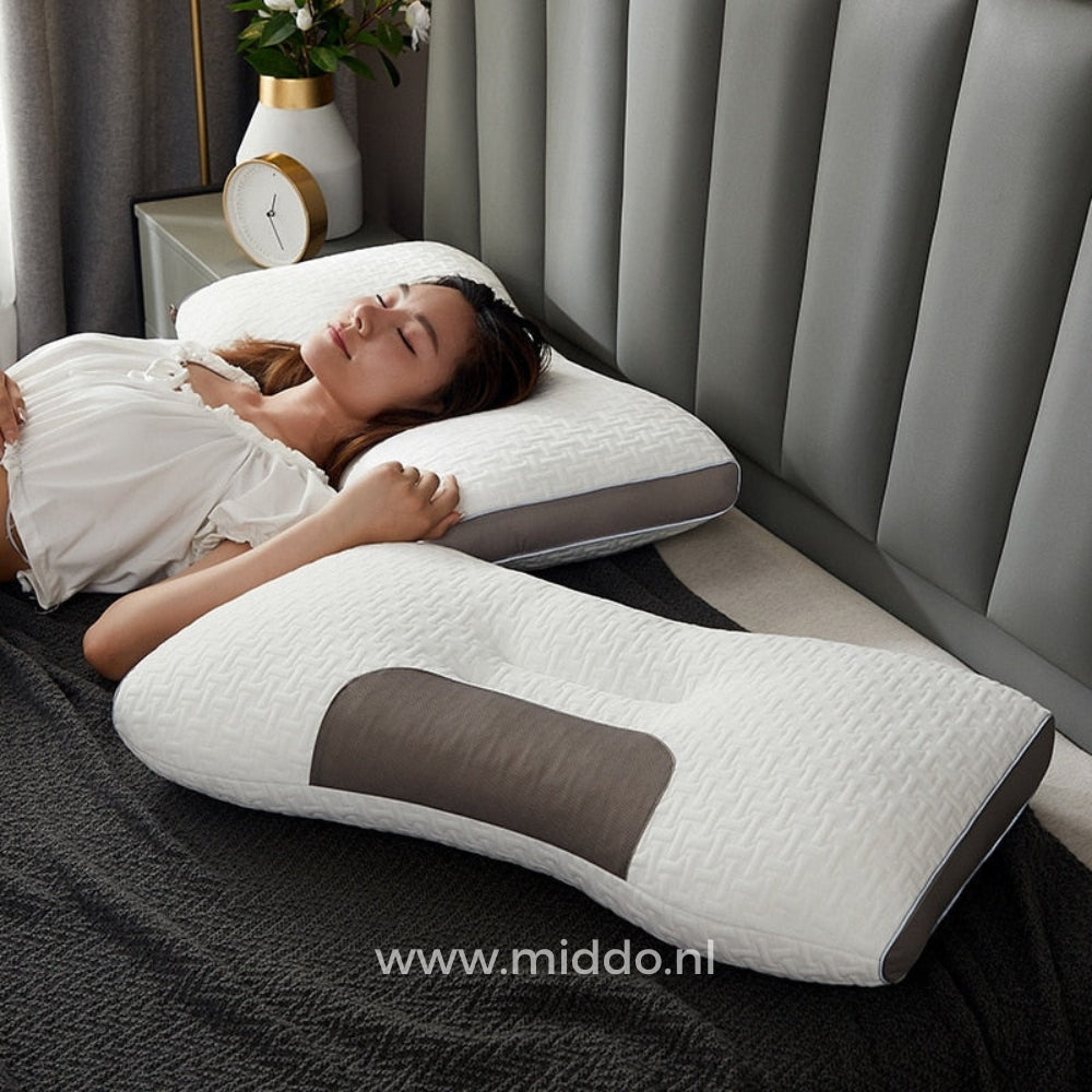 Vrouw slaapt comfortabel op DreamGuard Pro kussen.