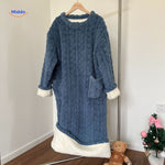 snugglewear dekenjurk blauw met sherpa rand winter warm www.middo.nl