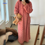 snugglewear dekenjurk roze met witte sherpa rand www.middo.nl