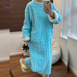 snugglewear dekenjurk turquoise met witte sherpa afwerking www.middo.nl