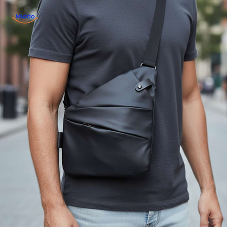 stratos borsttas unisex slingbag zwart casual outfit www.middo.nl