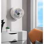 SwiftAir ventilator gemonteerd aan een muur in een moderne kamer.