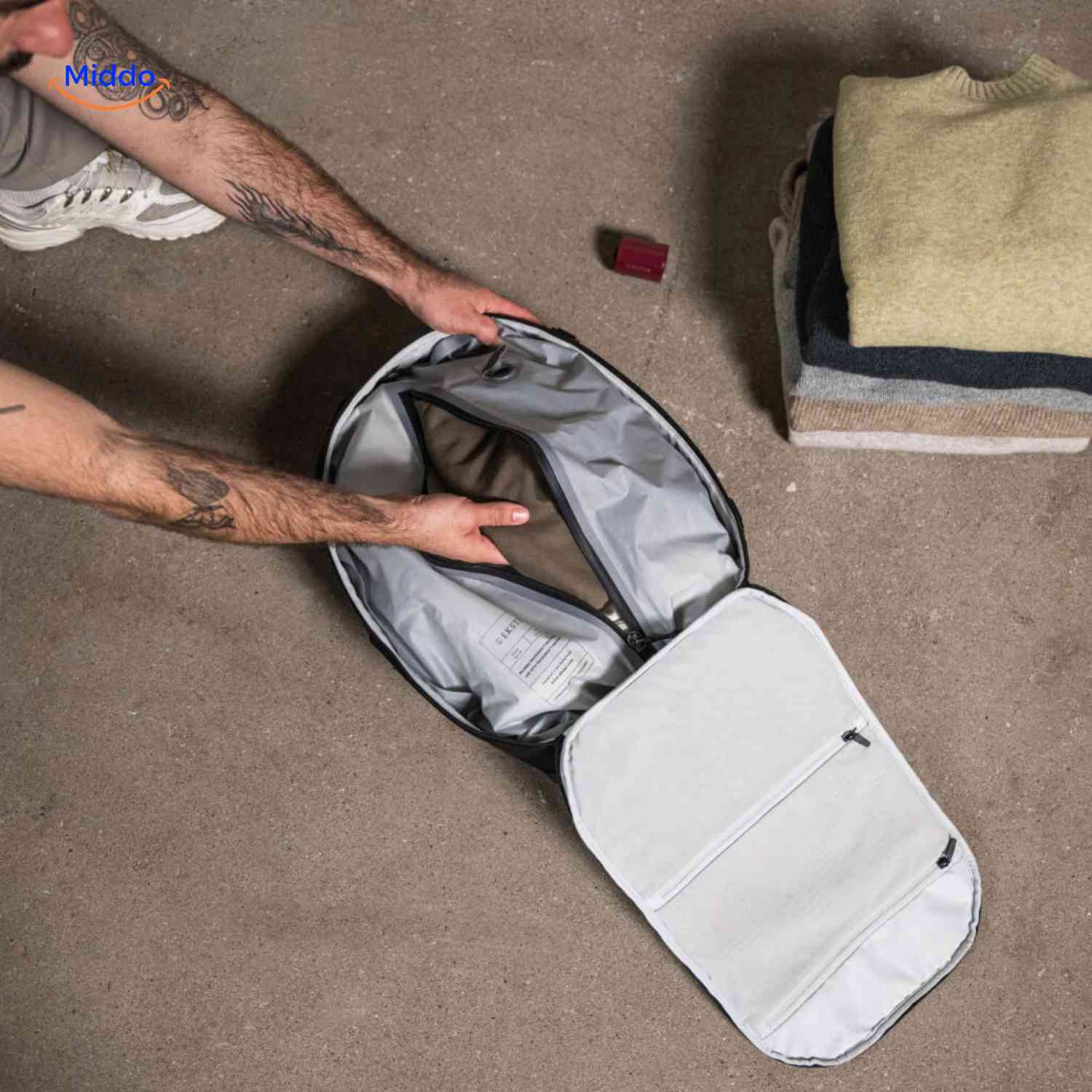 vacubag tas opengeklapte compressiezak met interne vakken www.middo.nl