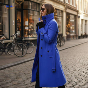 veloura mantel blauw vrouw met lange jas en zonnebril www.middo.nl