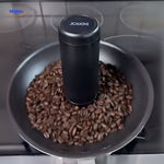 vibrogrind grinder in pan met koffiebonen gebruikt voor malen www.middo.nl