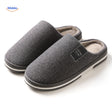 warmtique pantoffels zacht katoen antislip en huiscomfort close up donkergrijze pantoffels op wit www.middo.nl