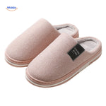 warmtique pantoffels zacht katoen antislip en huiscomfort close up lichtroze pantoffels op wit www.middo.nl