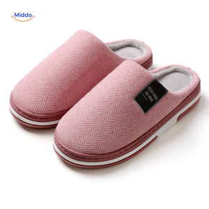 warmtique pantoffels zacht katoen antislip en huiscomfort close up roze pantoffels op wit www.middo.nl